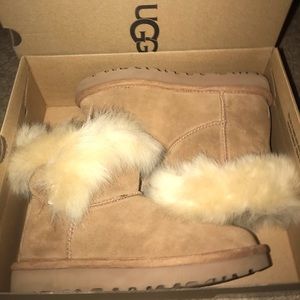 NWOT UGG MILLA BOOTS SIZE 7